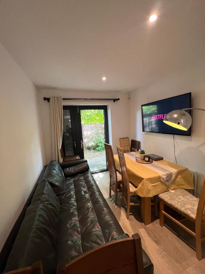 Cape House London: Spacious 4-Bedroom Retreat with Garden Exterior photo